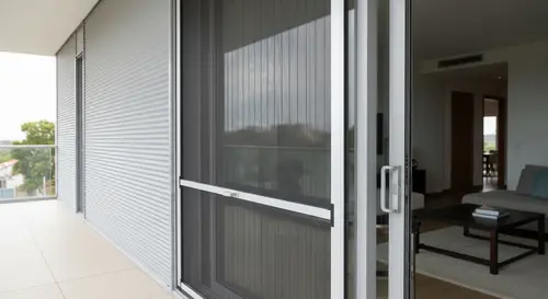 Geniş Cam Balkon Plise Sineklik Çözümleri